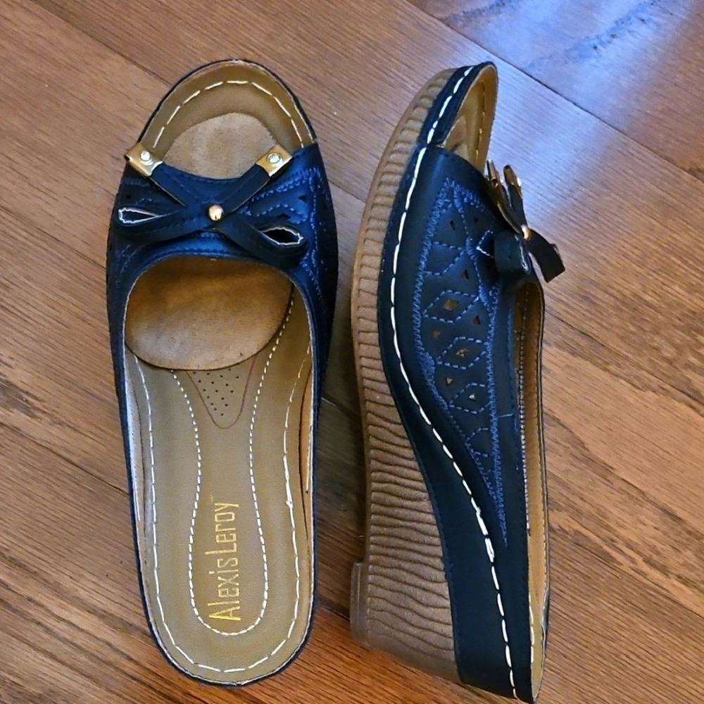 🎉HP🎉 Dark Blue Wedges